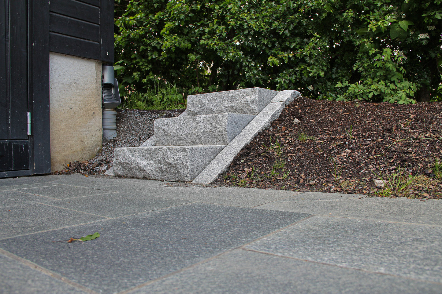 Granitkantsten RV2 Grå Rak 700-1100x300x120 | Stenbolaget.