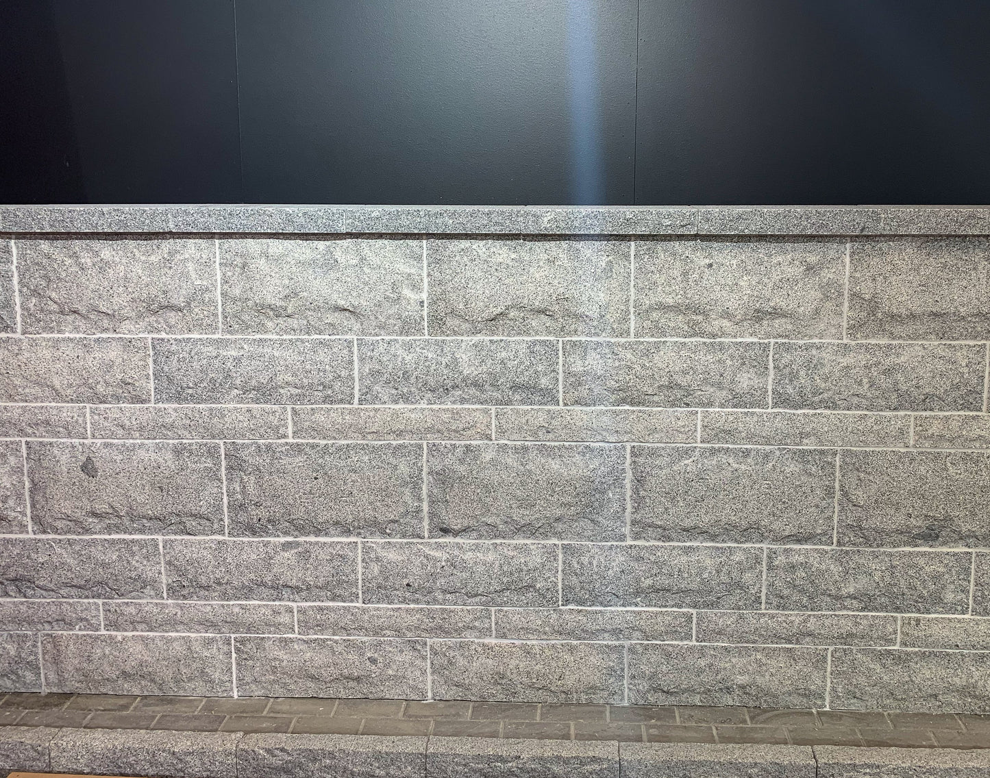 Murbeklädnad Rustik Grå 600x200x30-50 | Stenbolaget.