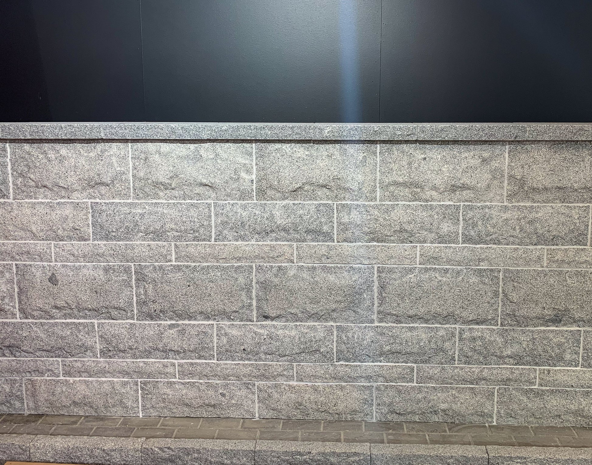 Murbeklädnad Rustik Grå 600x200x30-50 | Stenbolaget.