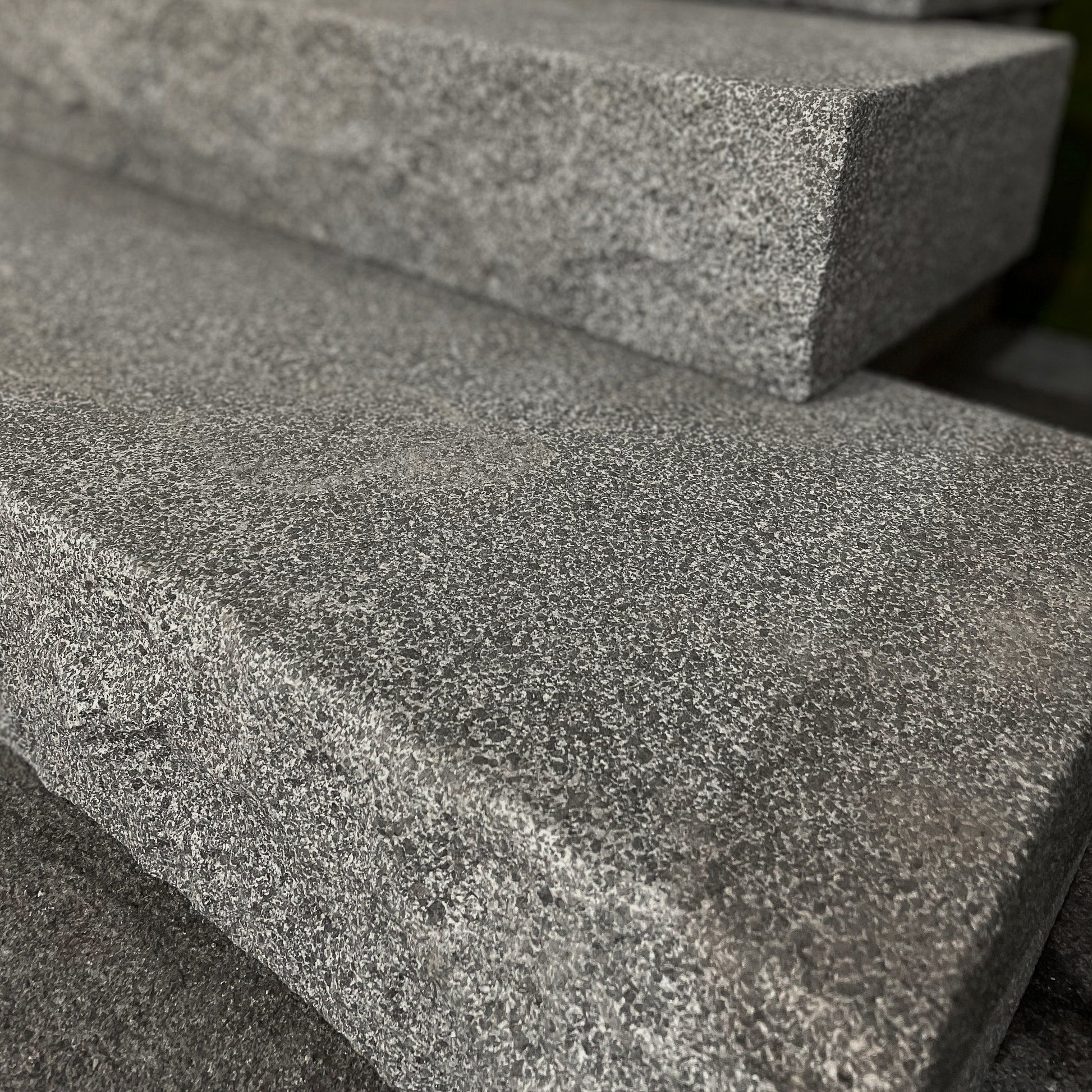 Stentrappa Granit Grafit 1200x350x150 | Stenbolaget.