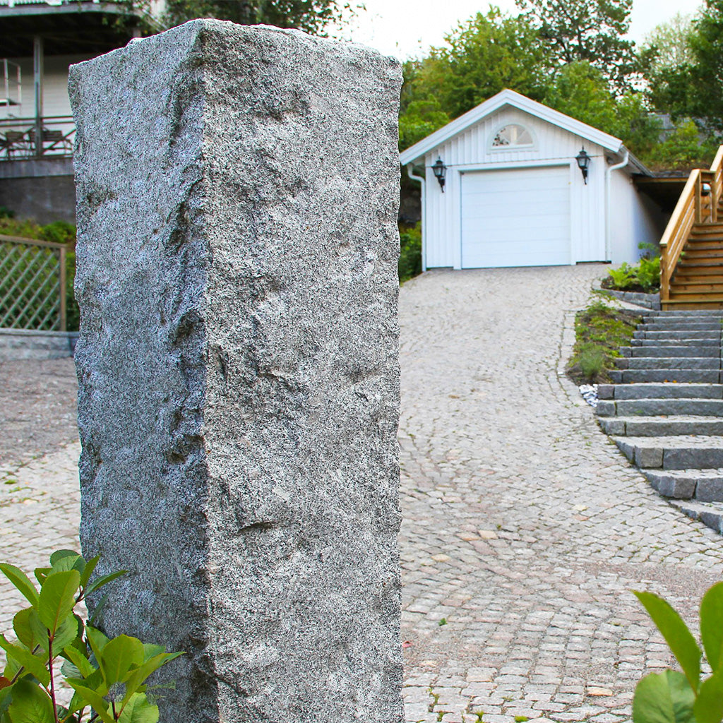 Granitstolpe Grå Rustik 1500x250x250 | Stenbolaget.