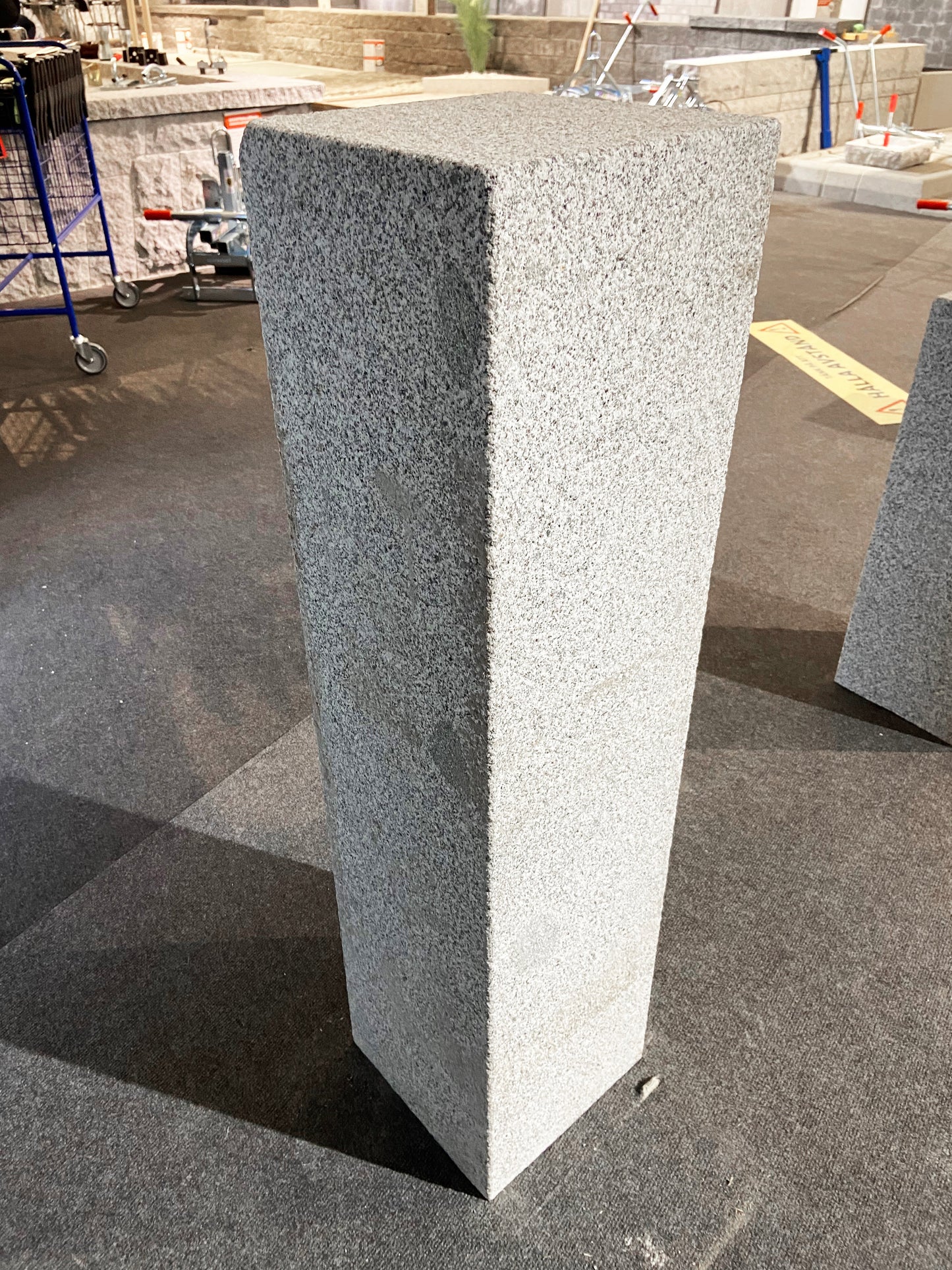 Granitstolpe Grå Modern 2300x500x500 | Stenbolaget.