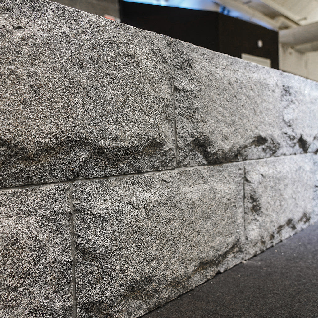 Murbeklädnad Rustik Grafit 600x300x30-50 | Stenbolaget.