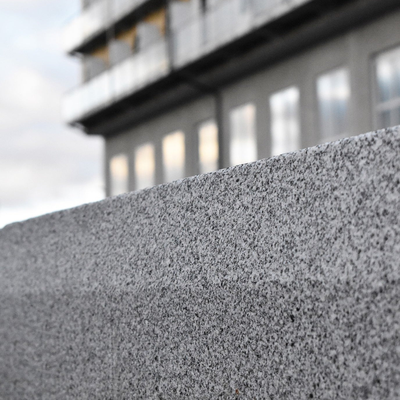 Granitkantsten GF1 Grå Rak 700-1100x300x170 | Stenbolaget.