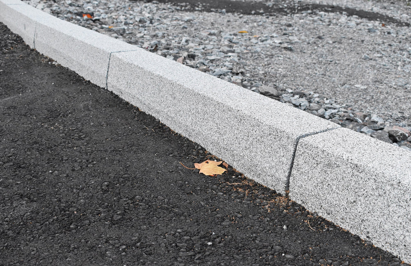 Granitkantsten GF1 Grå Rak 700-1100x300x170 | Stenbolaget.