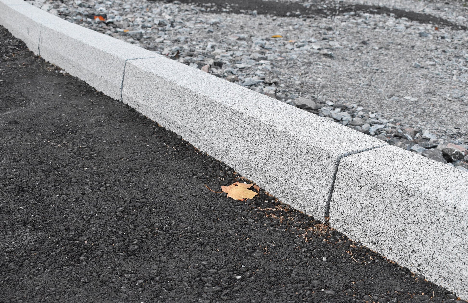 Granitkantsten GF1 Grå Rak 700-1100x300x170 | Stenbolaget.
