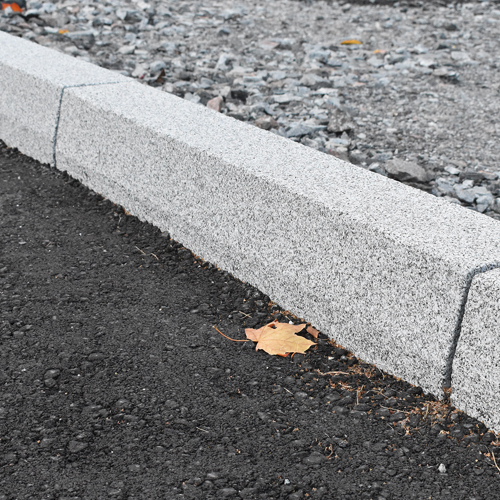 Granitkantsten GF1 Grå Rak 700-1100x300x170 | Stenbolaget.