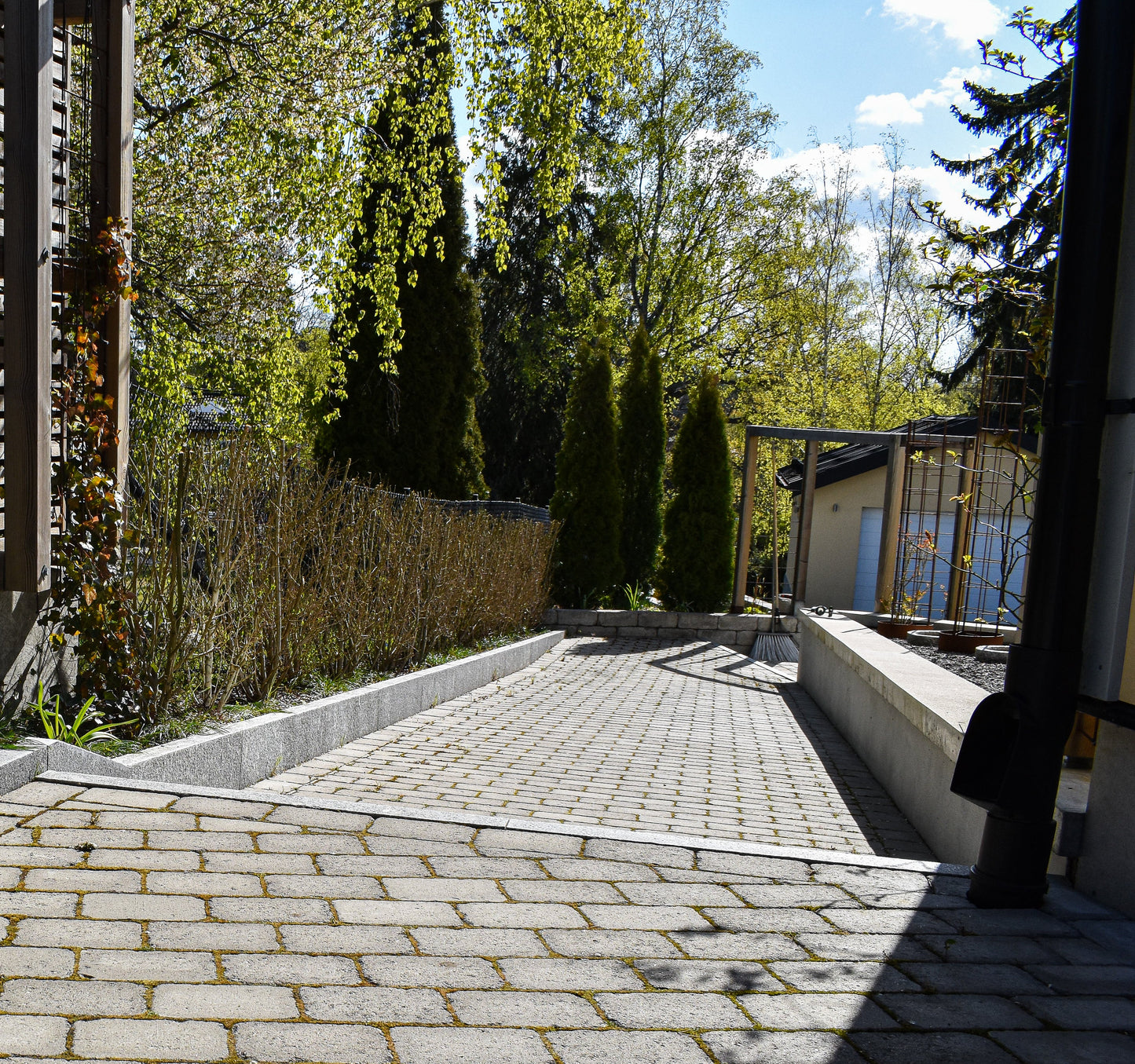 Trädgårdskantsten XL Modern Grå 1000x200x50 | Stenbolaget.