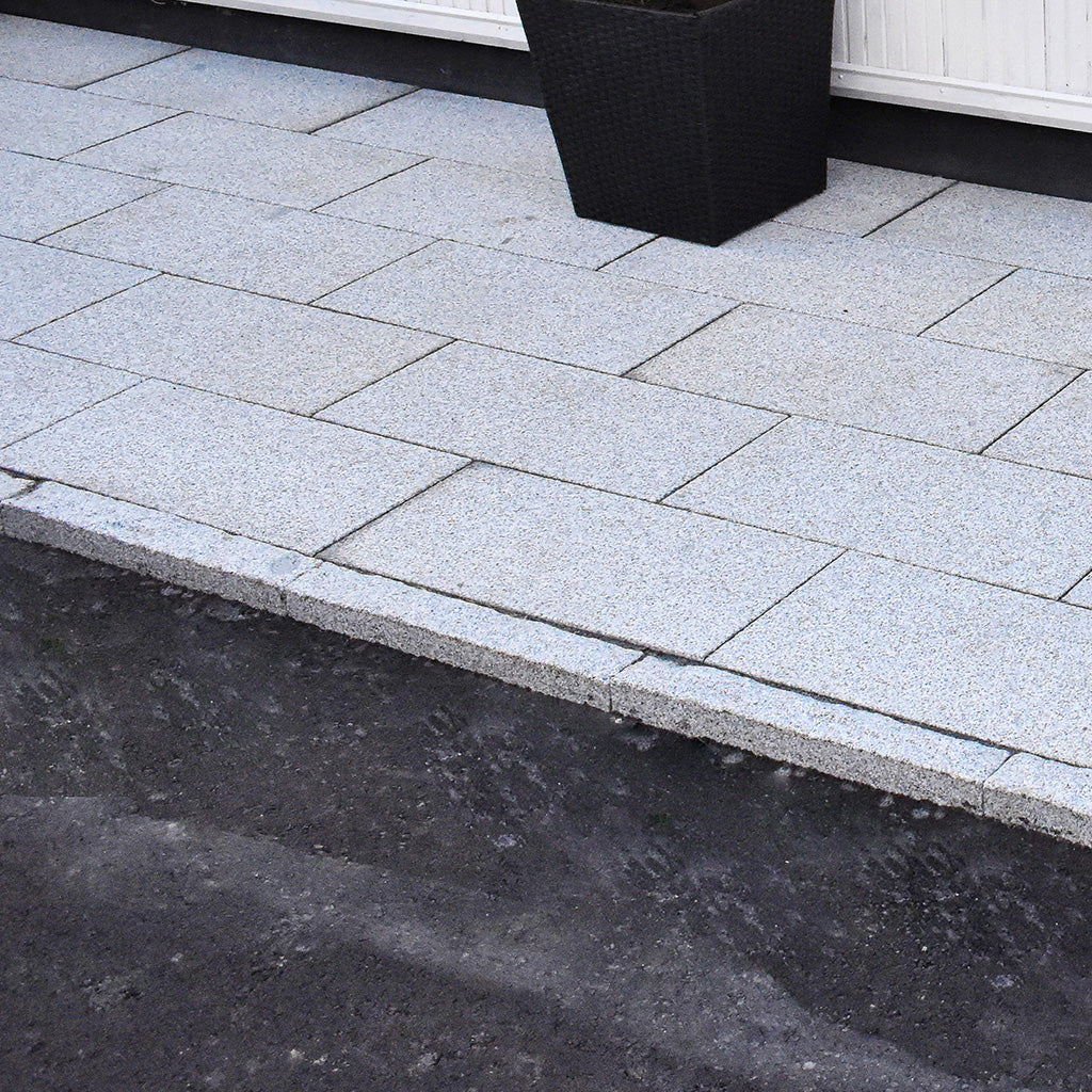 Trädgårdskantsten Mini Rustik Grå 500x150x75 | Stenbolaget.